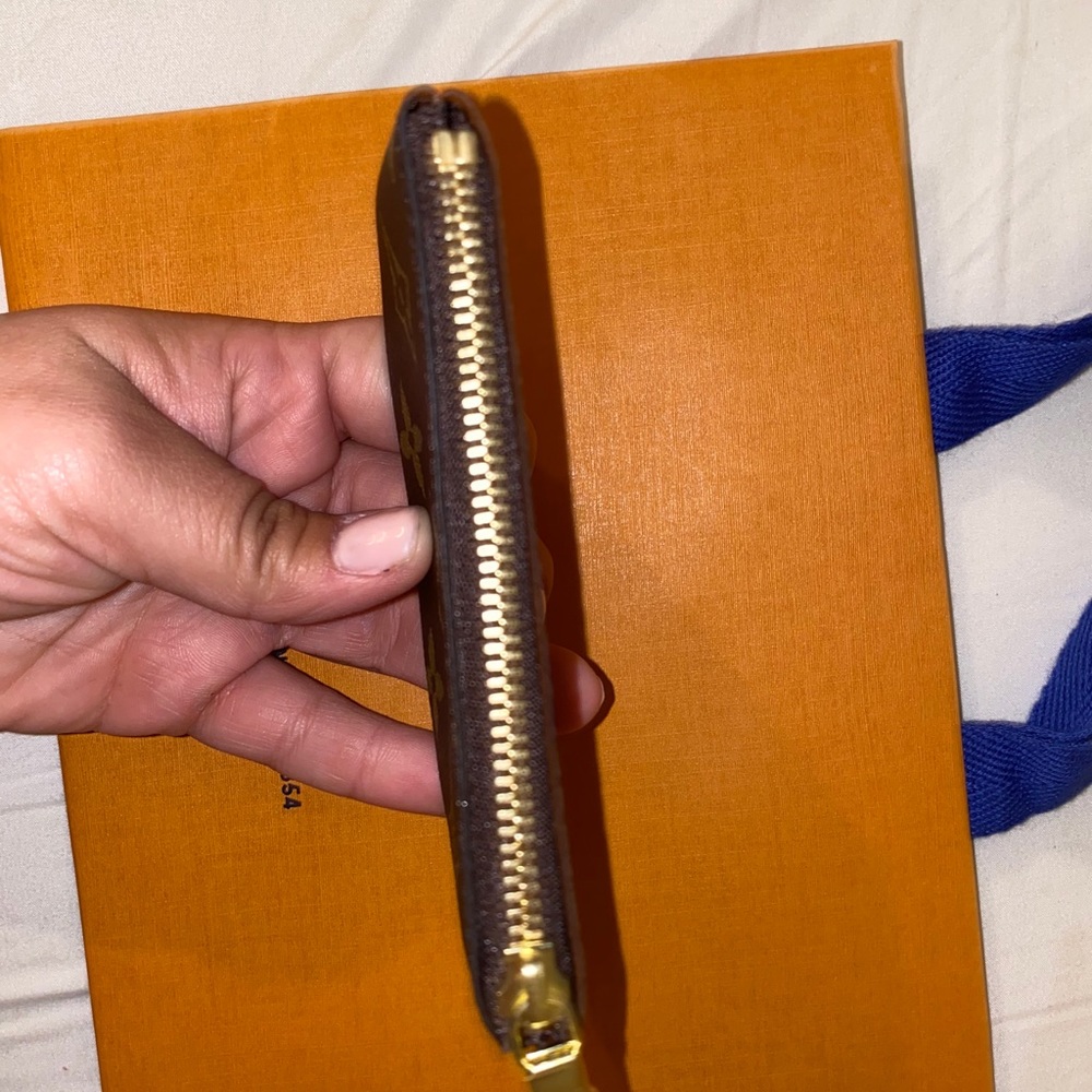 LOUIS VUITTON monogram key pouch - Picture 6 of 7